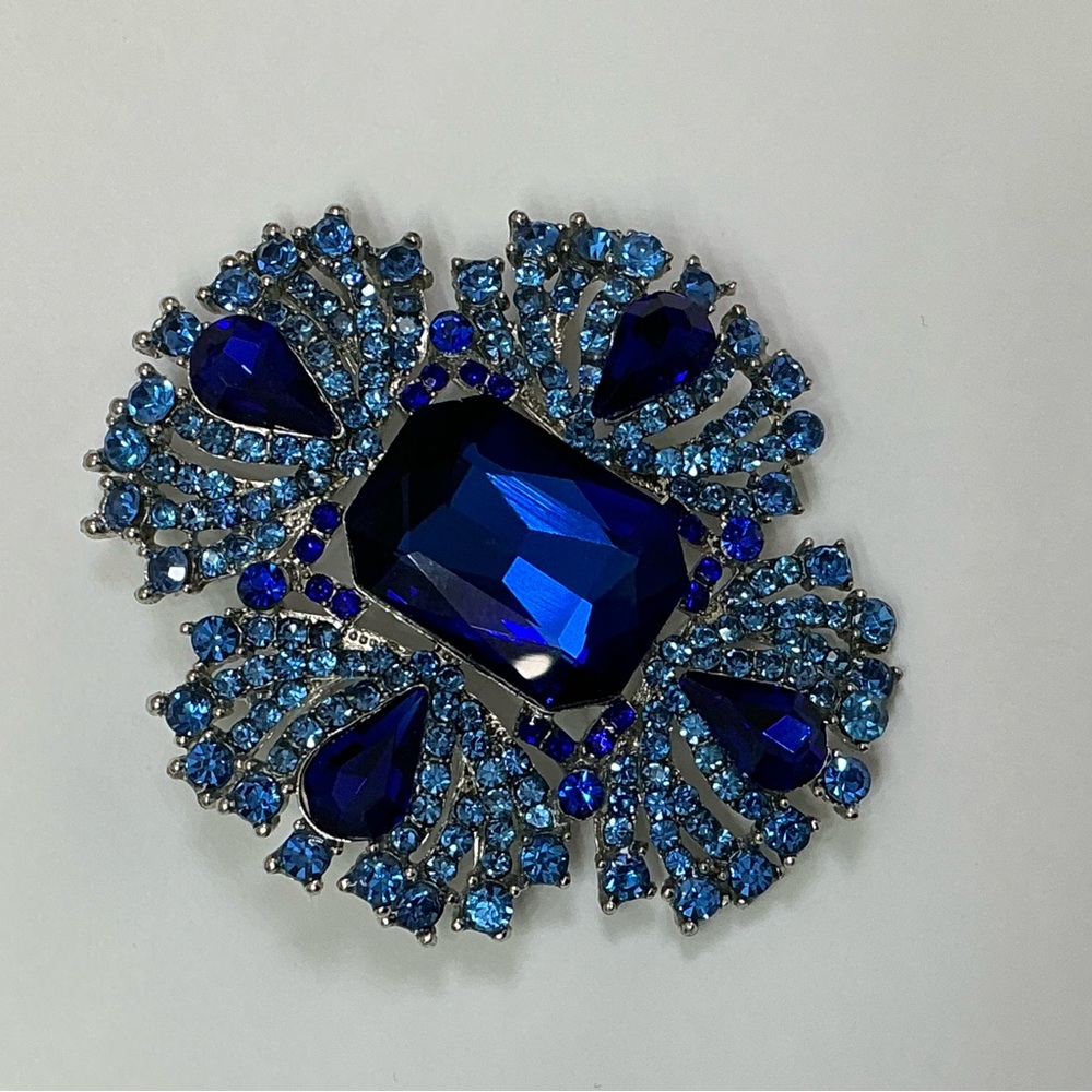 Blue Rhinestone Cross/Flower Brooch - Picture 4 of 8